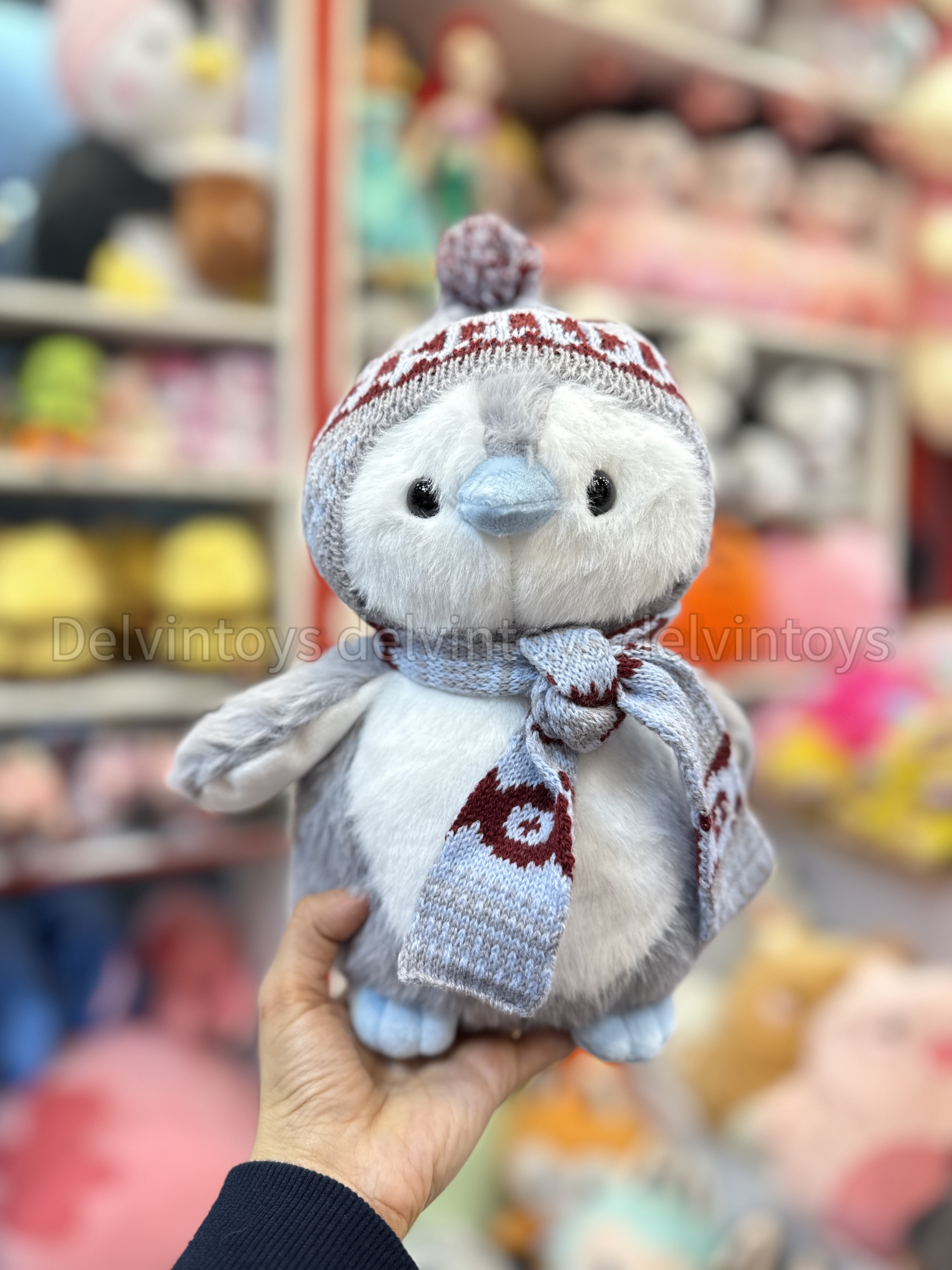 عروسک پنگوئن خارجی شال و کلاهدار طوسی و صورتی ۲۵  سانتی متر